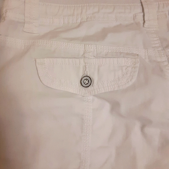 Womens cargo shorts. - Picture 8 of 9
